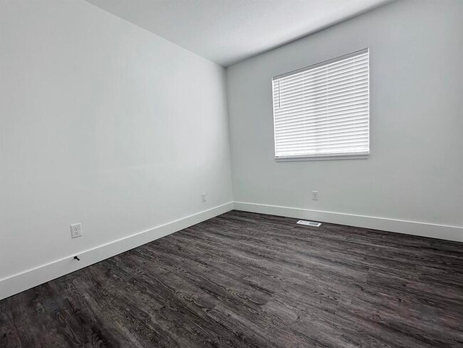 Building Photo - 1720 E Main St