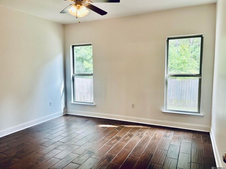 Building Photo - 10836 Field Pointe Dr