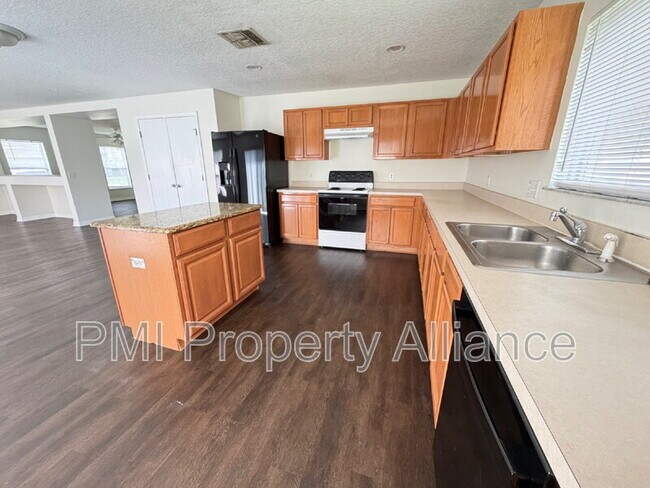 Building Photo - 1153 Elderberry Dr