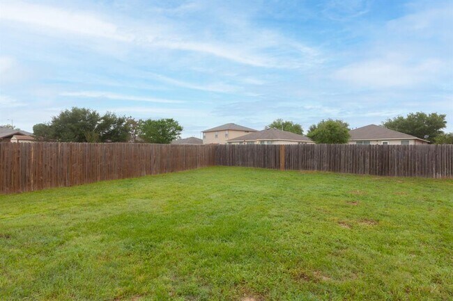 Building Photo - 329 Outfitter Dr