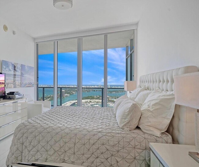 Building Photo - 1100 Biscayne Blvd