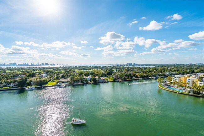 Building Photo - 5880 Collins Ave