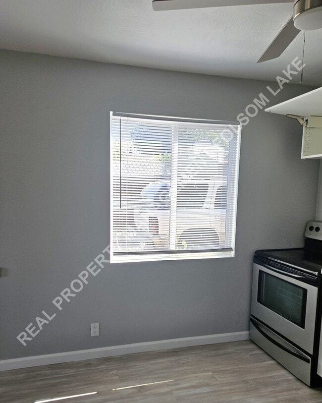 Building Photo - Cozy 1 Bedroom Duplex in Historic Folsom