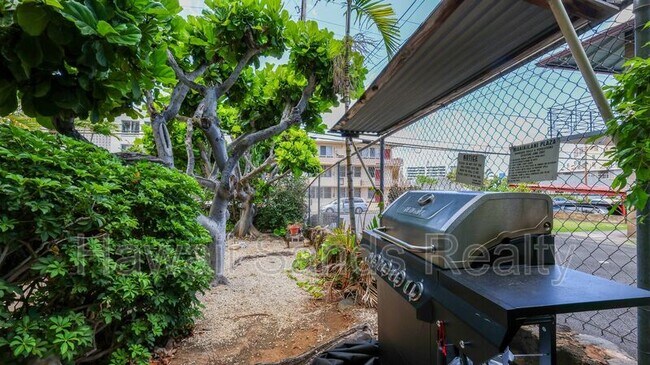 Building Photo - 1560 Thurston Ave