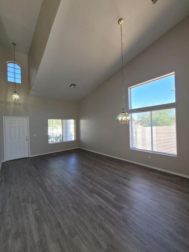 Building Photo - Beautiful 4 Bedroom Home in Green Valley