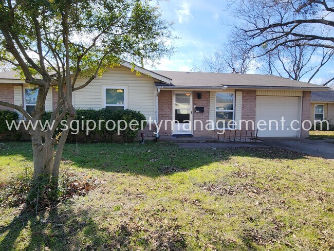 Primary Photo - Updated home ready for move in