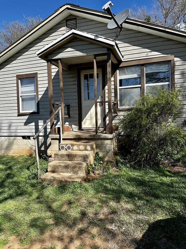 Building Photo - 602 W Oklahoma Ave