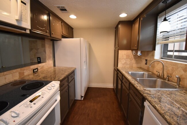 Building Photo - 429 Sunset Dr