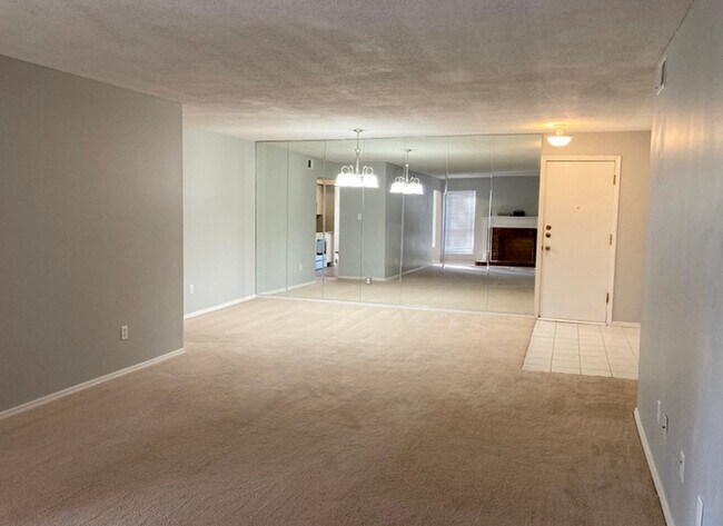 Building Photo - 970 N Spoede Rd