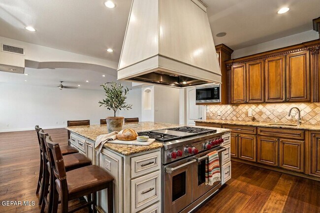 Building Photo - 6528 Calle Placido Dr