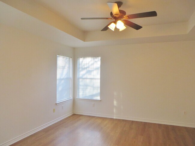 Building Photo - 3 Bedroom 2 Bathroom Parkview Estates Home