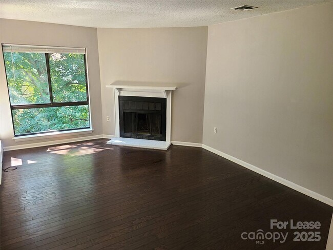 Building Photo - 4811 Spring Lake Dr