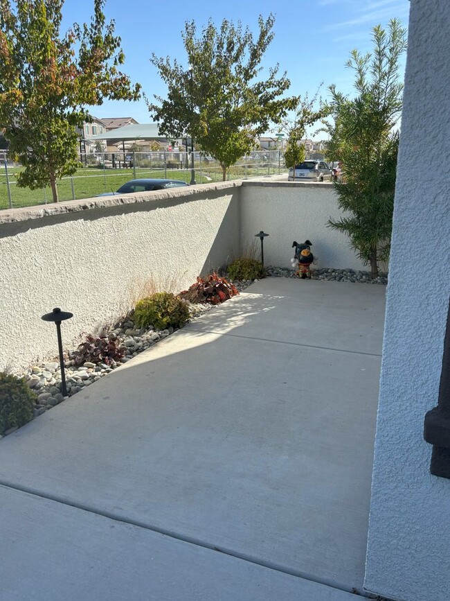 Building Photo - Beautiful Roseville House