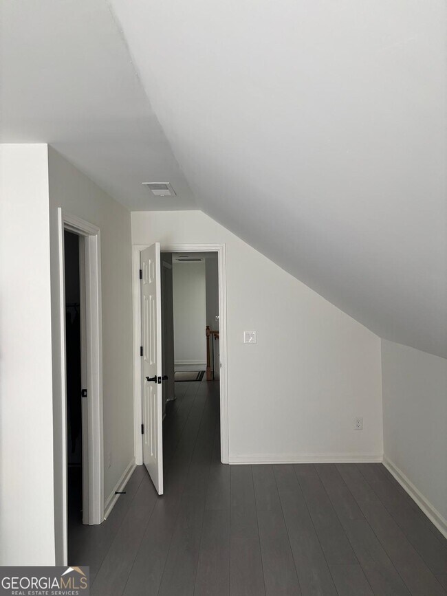 Building Photo - 300 Harcourt Pl