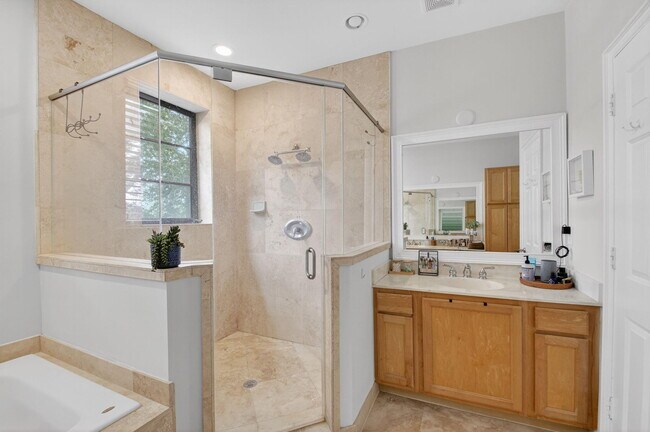 Building Photo - 320 Via Villagio