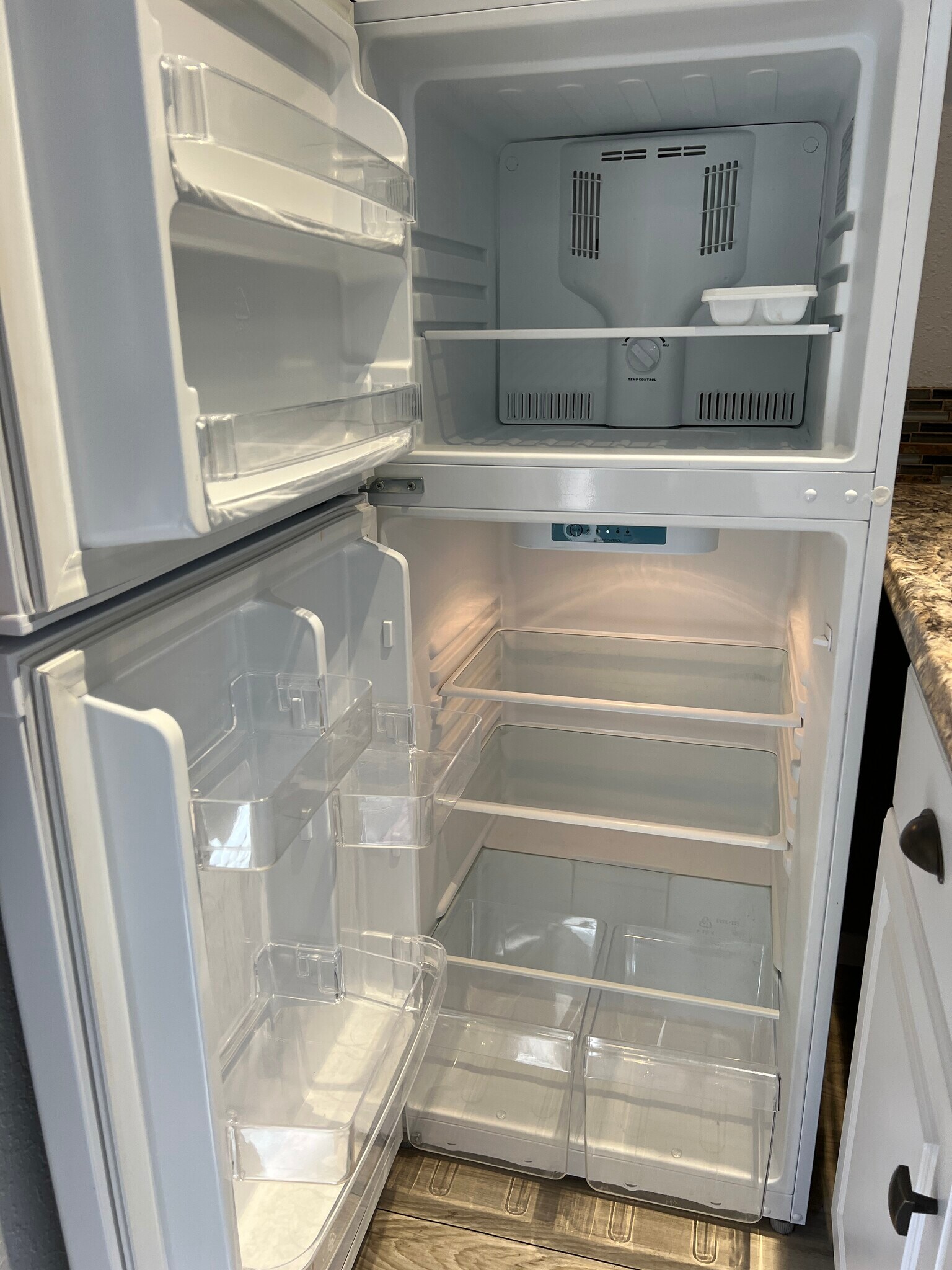 Fridge - 1357 Ross St