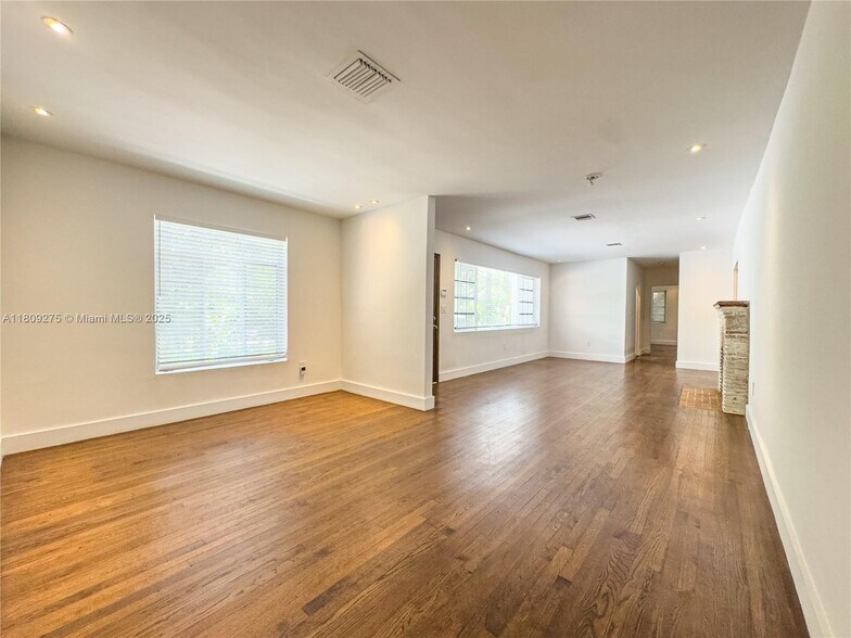 Building Photo - 400 NE 86th St