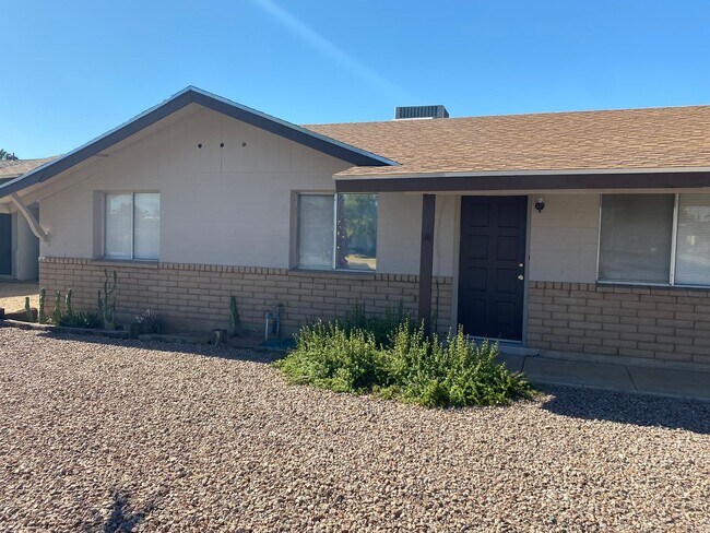 Building Photo - 3326 S Country Club Way