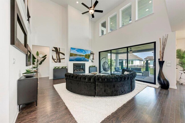 Building Photo - 5028 Olimpico Wy