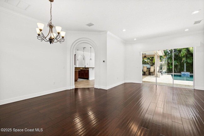 Building Photo - 1837 Croghan Dr