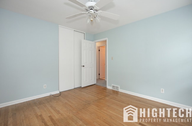 Building Photo - 3 bedroom/1 bath! PARMA!!