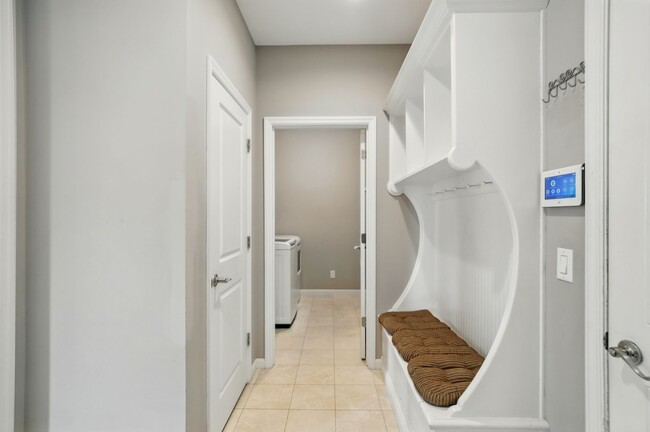 Building Photo - Five Bedroom House in Deerfield Township!