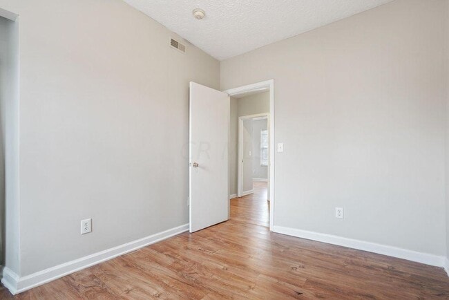 Building Photo - 320-322 E 12th Avenue