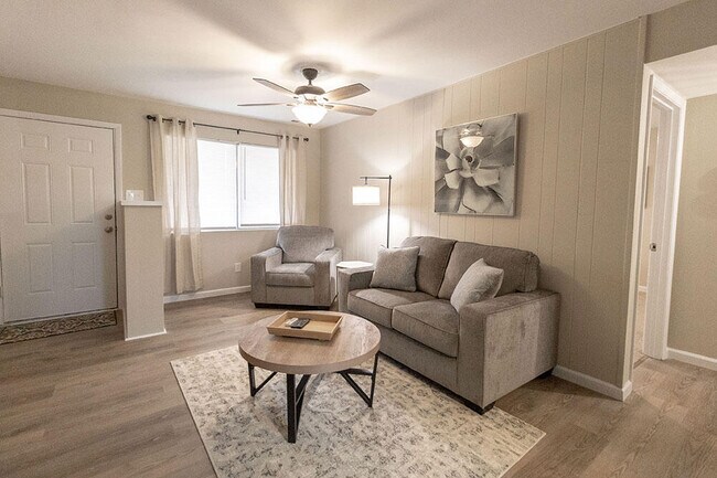 Building Photo - 801 N Ann St