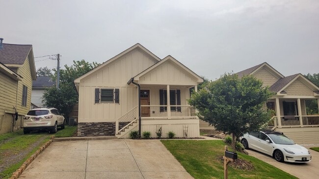 Primary Photo - Single Bedroom Charmer