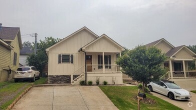 Building Photo - Single Bedroom Charmer