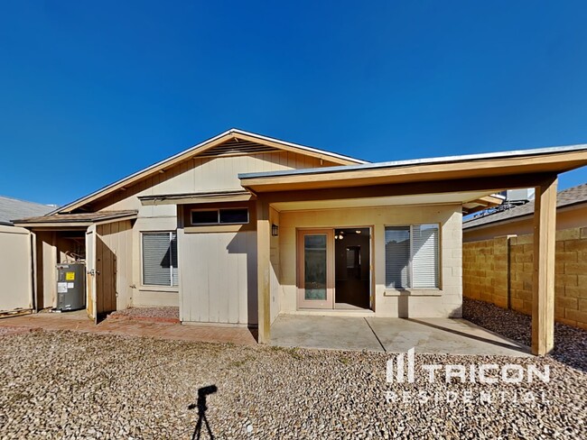 Building Photo - 23637 N 38th Dr