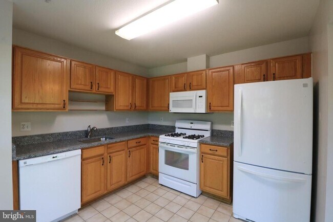 Building Photo - 12000 Amber Ridge Cir