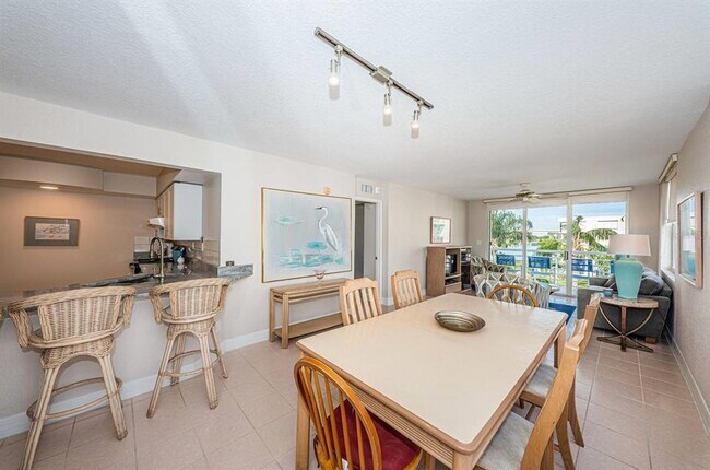 Building Photo - 6061 Bahia Del Mar Cir