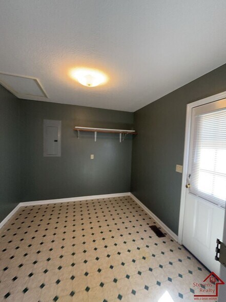 Building Photo - 185 Woodlee Ct