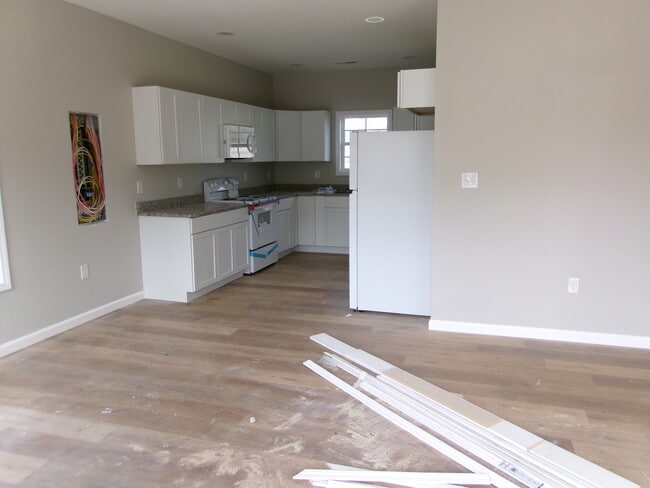 Building Photo - 619 Mayes Ln