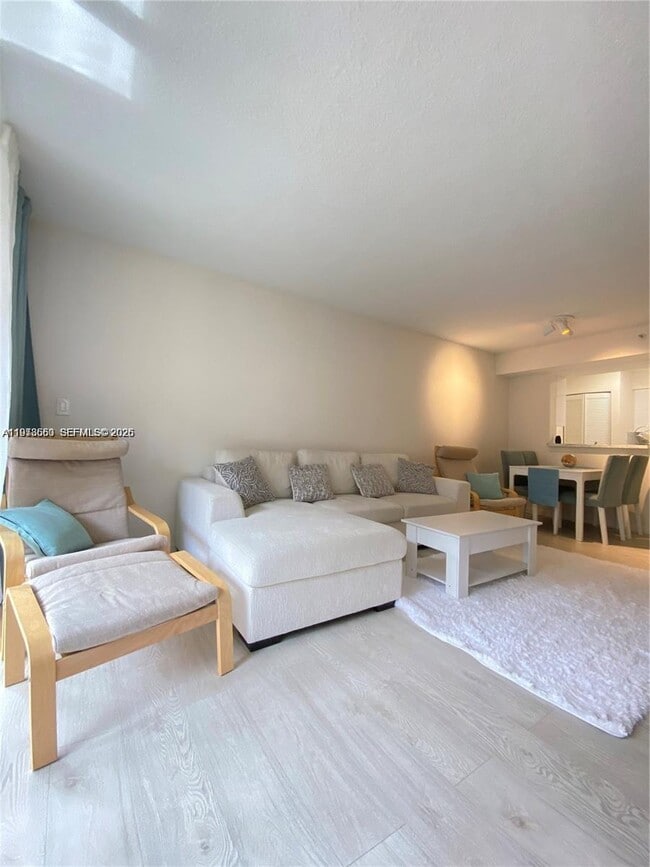 Building Photo - 1350 SE 3rd Ave