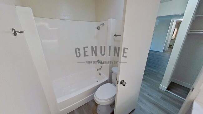 Building Photo - Remodeled 2Bd 2Ba Condo in Newport