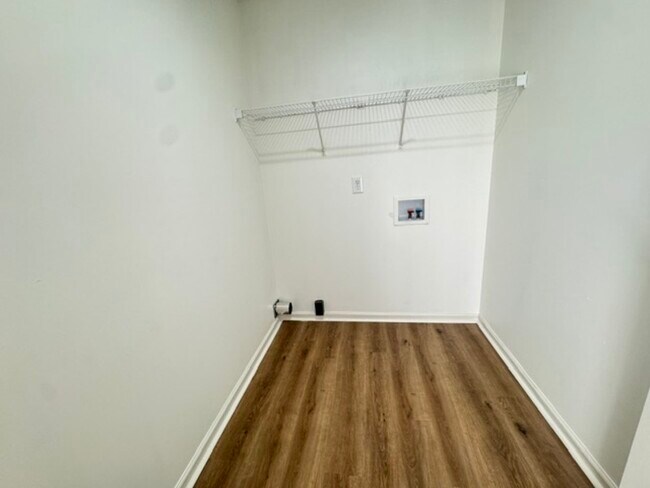 Building Photo - 2208 Summerwind Dr