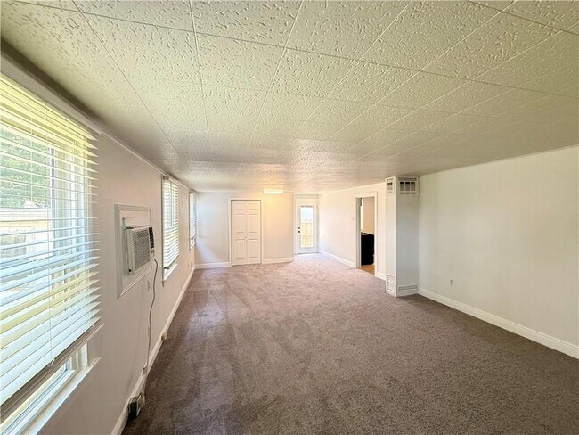 Building Photo - 537 Melody Dr