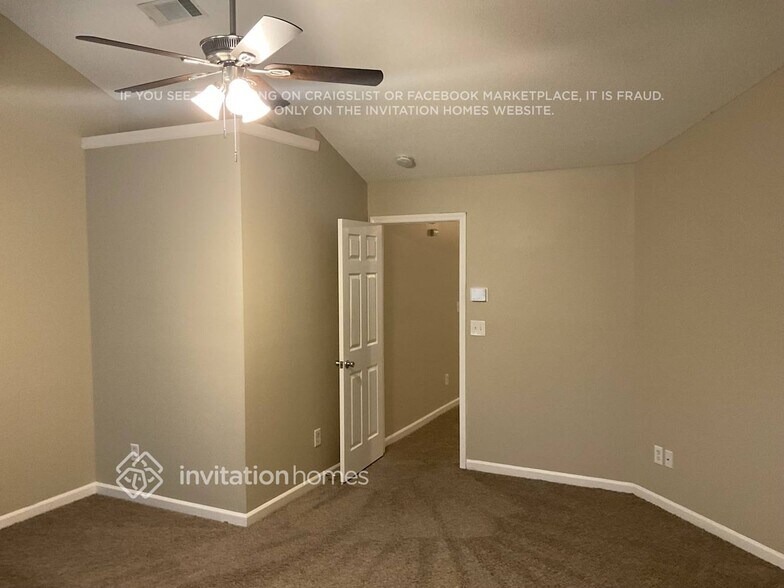 Building Photo - 135 Hidden Creek Dr