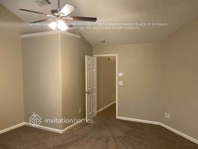 Building Photo - 135 Hidden Creek Dr