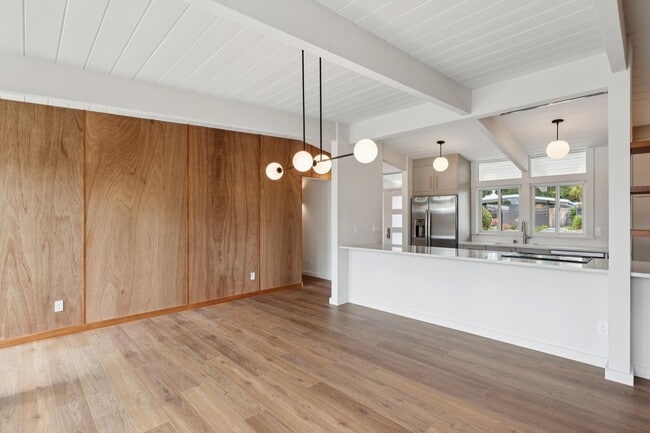 Building Photo - Eichler Mid-Century Home, Newly Renovated