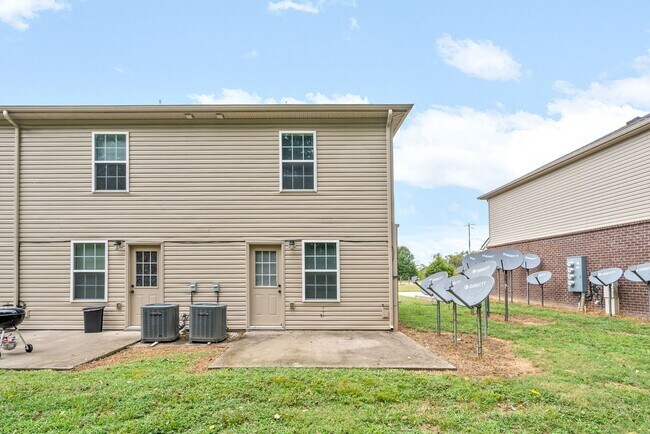 Building Photo - 622 Appleton Dr