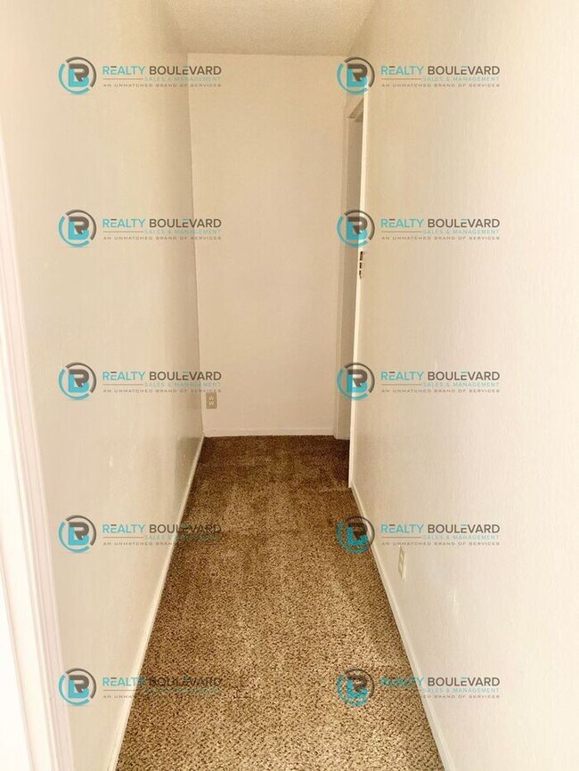 Building Photo - Great 2 Bedroom 1 Bathroom Apartment Near TMCC!!! Private Balcony, Laundry, Pool & Community Amen...