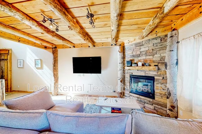 Building Photo - 1105 W Overland Pass Dr