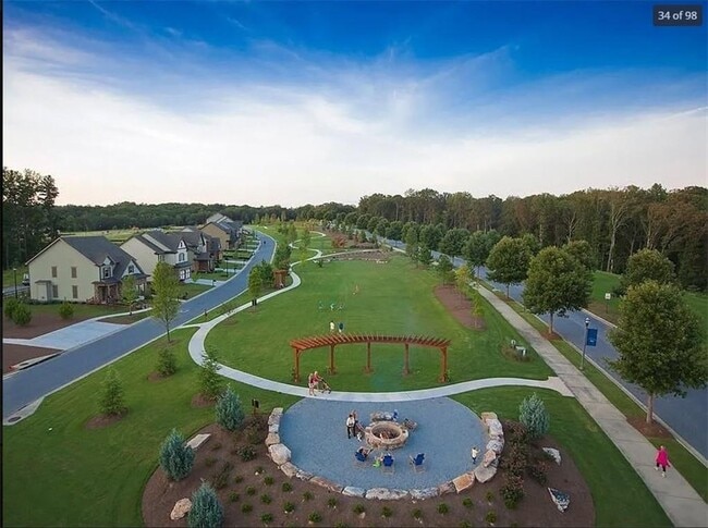 Building Photo - 6832 Lake Overlook Ln