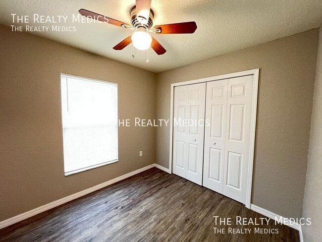 Building Photo - 5312 NW 6th Pl