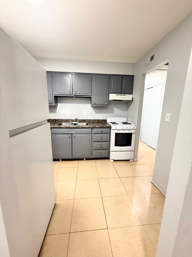 Building Photo - 2971 Four Towers Dr