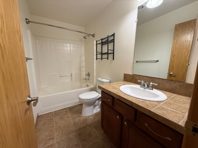 Building Photo - 1838 Bobs Hollow Ln