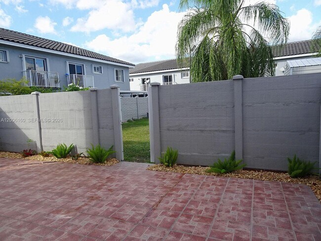 Building Photo - 7921 SW 152nd Ave